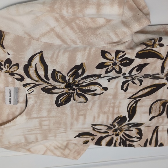 Alfred Dunnerer Sz PM Short Sleeve Tan and White Top With Black Flowers - Picture 3 of 5